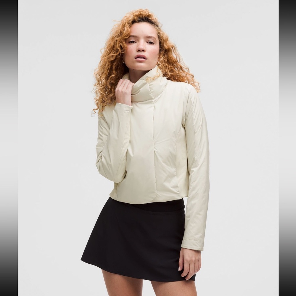 Lululemon Sleek City Jacket Bone
Size 6